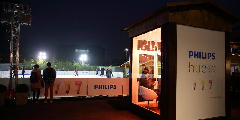 Philips Hue on Ice: l&rsquo;illuminazione connessa arriva in piazza Gae Aulenti