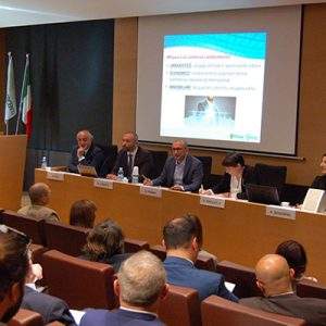 Tendenze immobiliari: il capannone si compra e il negozio si affitta