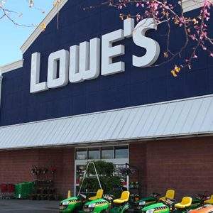 Lowe’s vende le attività canadesi