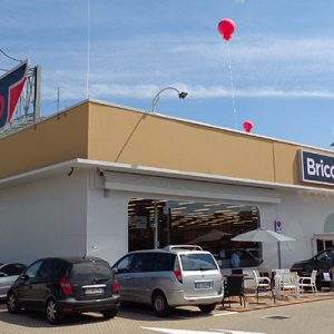 Brico io chiude Novara