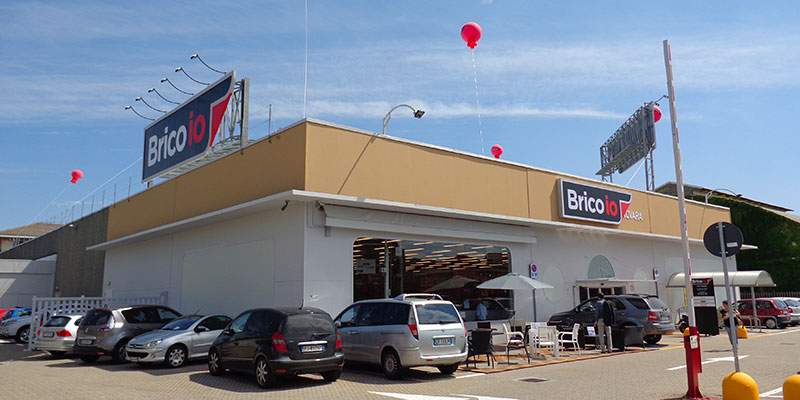 Brico io chiude Novara