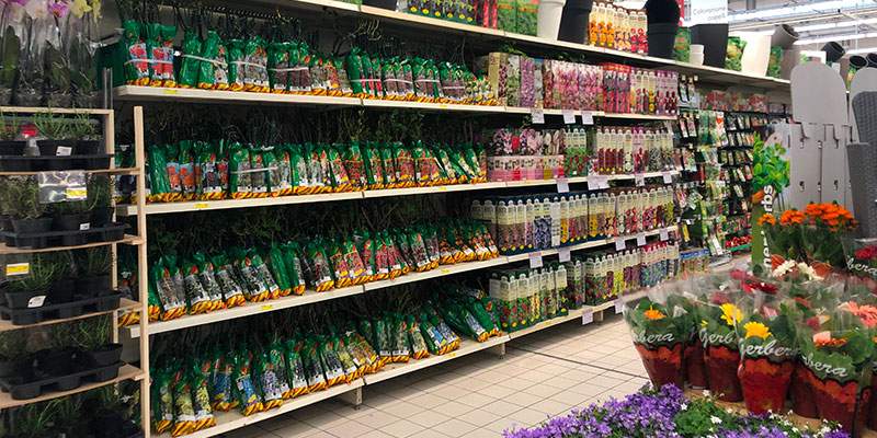S&igrave; alla vendita di piante e prodotti per il giardino