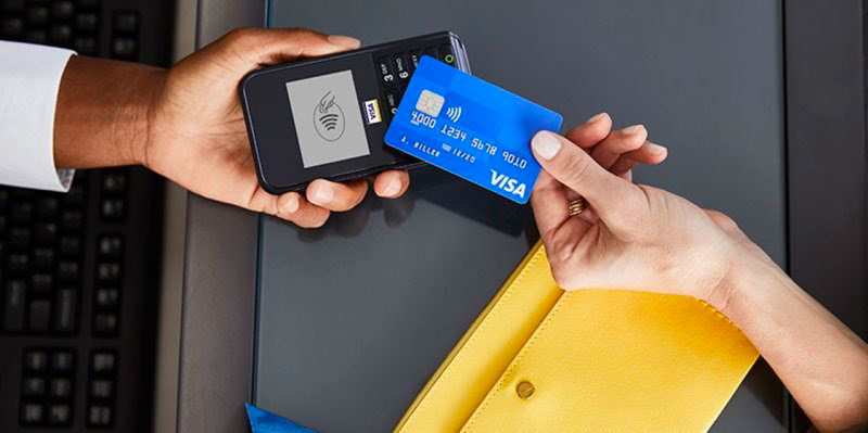 Pagamenti, sempre meno contanti. Contactless in aumento