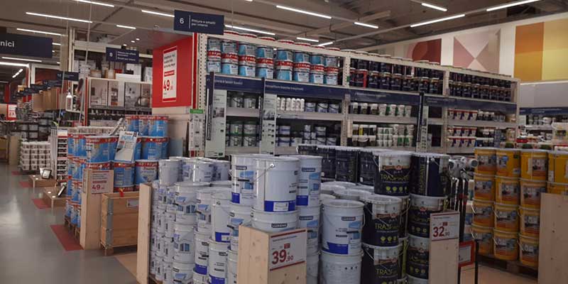 Tra i reparti. Prodotti vernicianti e accessori