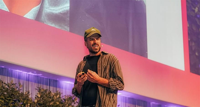 Joshua Coombes: “Fare qualcosa per nulla”