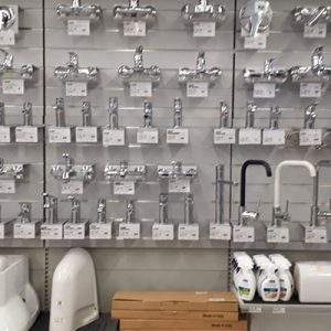 Tra i reparti: Arredo Bagno, Sanitari e Accessori