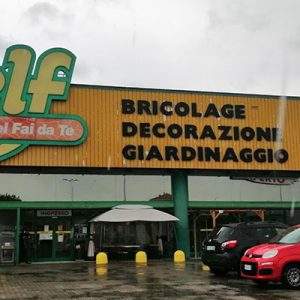 Self chiude Vigevano e al suo posto un ALDI