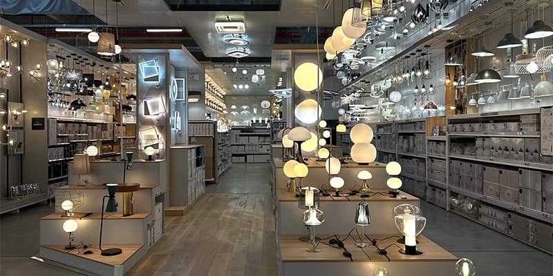 Tra i Reparti. Illuminazione, tra lampade e lampadine