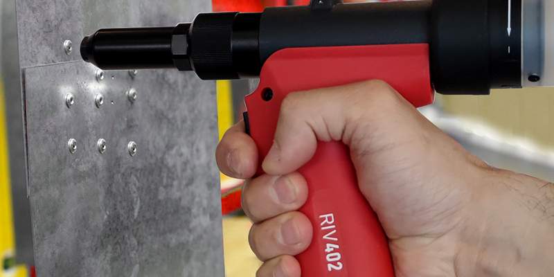 RIVIT-rivettatrice R402