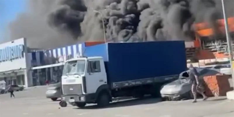 Ucraina: Epicentr distrutto in un attacco russo