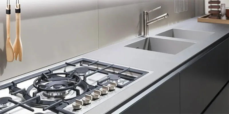 La cucina si evolve: design, ergonomia e materiali innovativi ridefiniscono il cuore della casa