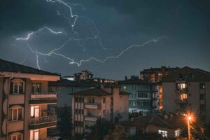 Casa protetta e gestione degli imprevisti. Perché sempre più famiglie scelgono coperture dedicate